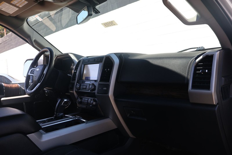 Ford F-150 Vehicle Full-screen Gallery Image 16