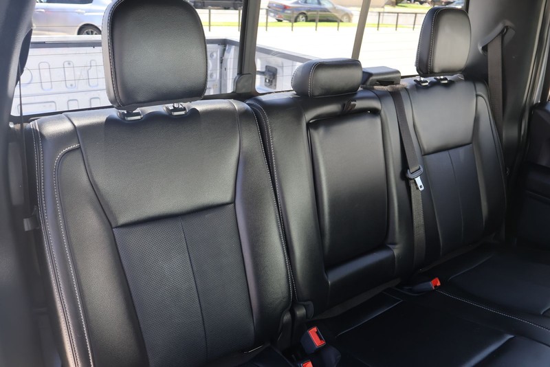 Ford F-150 Vehicle Full-screen Gallery Image 17