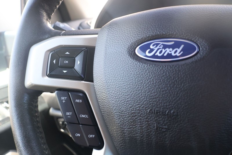 Ford F-150 Vehicle Full-screen Gallery Image 26