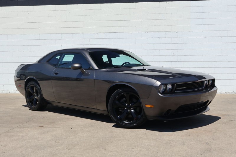 Dodge Challenger Vehicle Full-screen Gallery Image 01