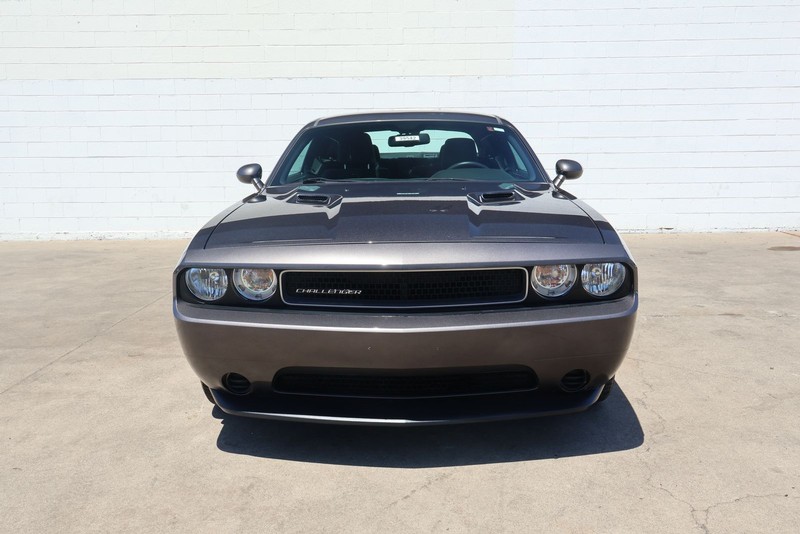 Dodge Challenger Vehicle Full-screen Gallery Image 02