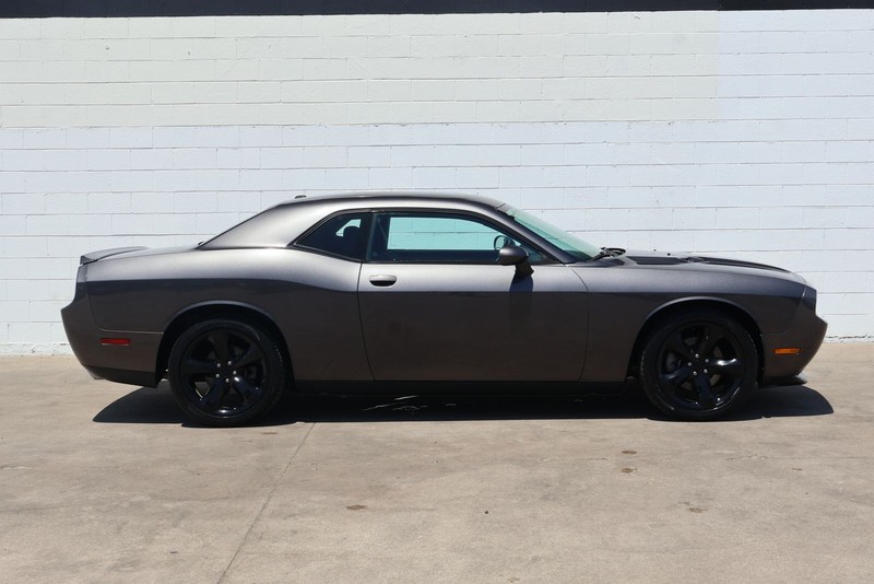 Dodge Challenger Vehicle Full-screen Gallery Image 04