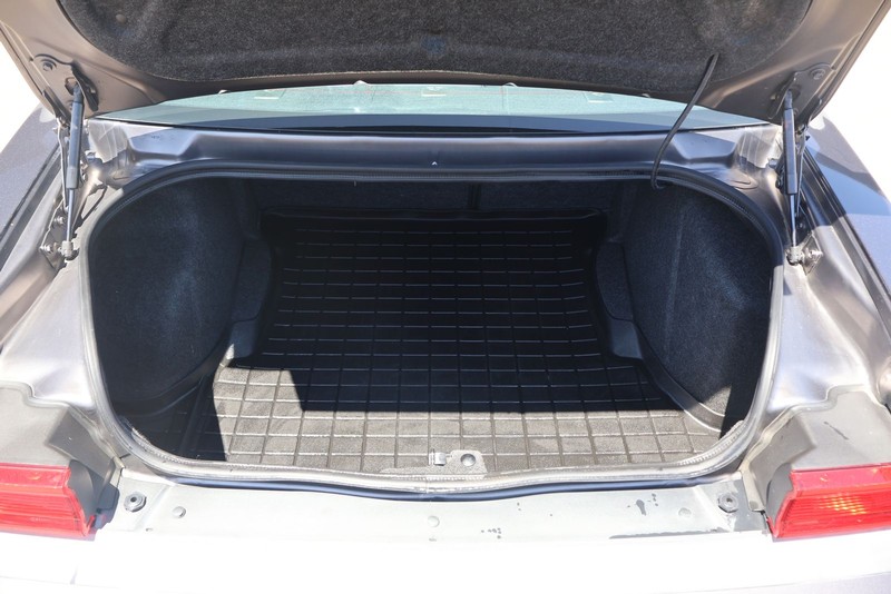 Dodge Challenger Vehicle Full-screen Gallery Image 08