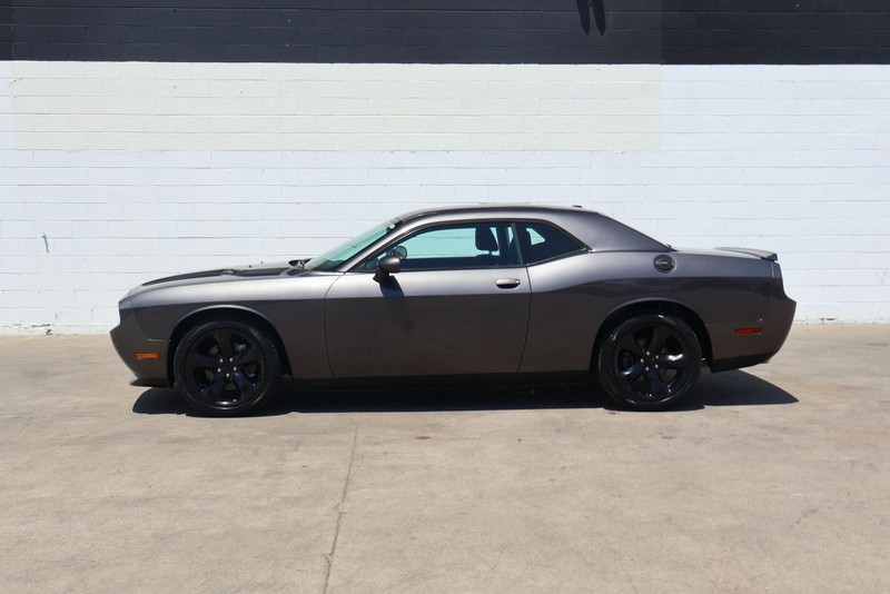 Dodge Challenger Vehicle Full-screen Gallery Image 10