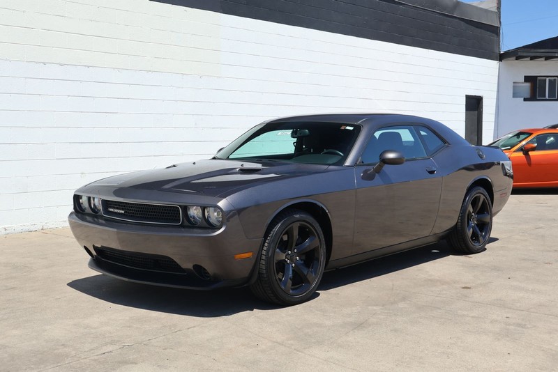 Dodge Challenger Vehicle Full-screen Gallery Image 11