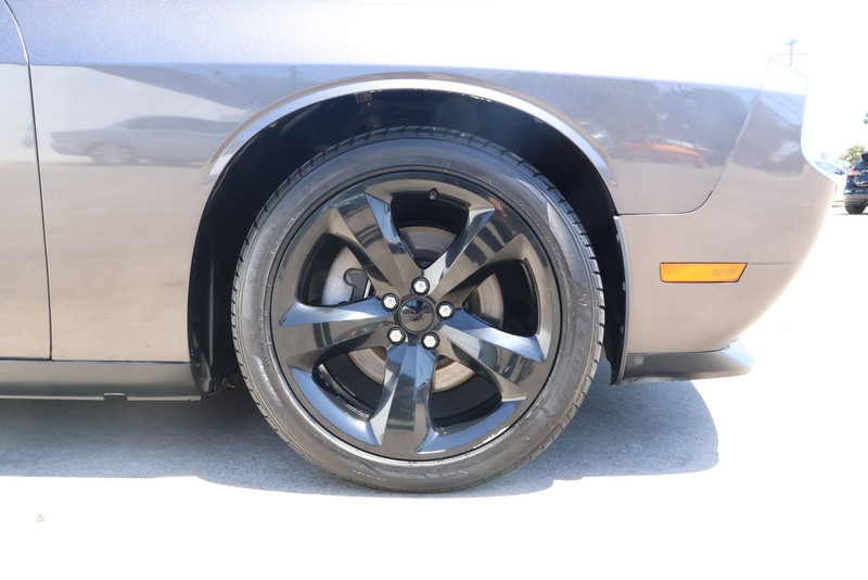 Dodge Challenger Vehicle Full-screen Gallery Image 13