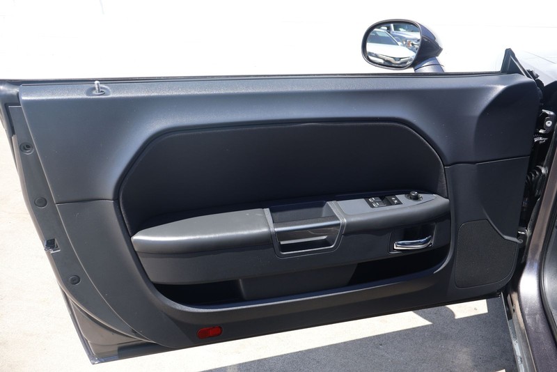 Dodge Challenger Vehicle Full-screen Gallery Image 14