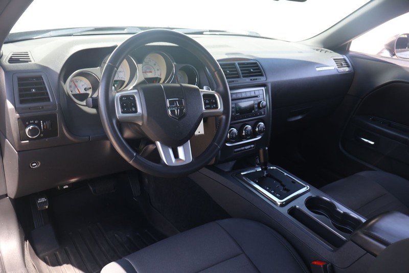 Dodge Challenger Vehicle Full-screen Gallery Image 15