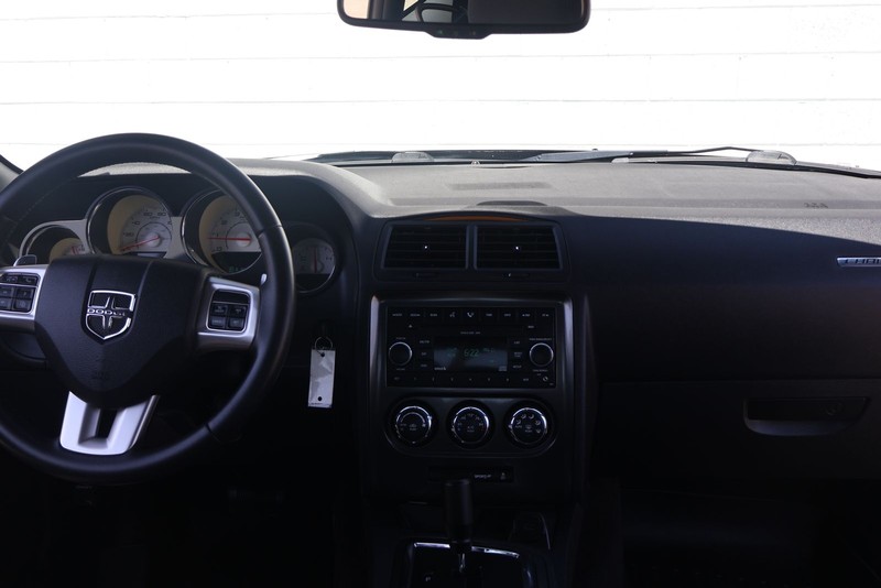 Dodge Challenger Vehicle Full-screen Gallery Image 20