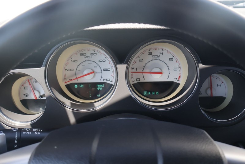 Dodge Challenger Vehicle Full-screen Gallery Image 21