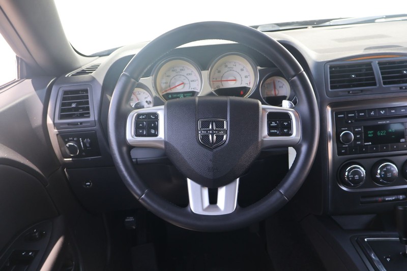 Dodge Challenger Vehicle Full-screen Gallery Image 22