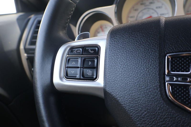 Dodge Challenger Vehicle Full-screen Gallery Image 23