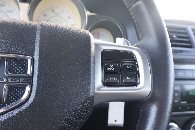 Dodge Challenger Vehicle Full-screen Gallery Image 24