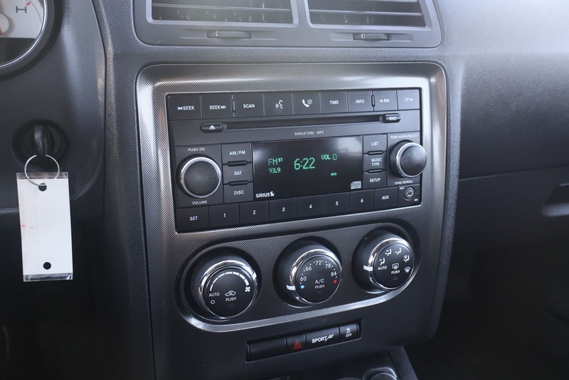 Dodge Challenger Vehicle Full-screen Gallery Image 25