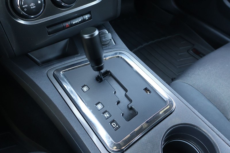 Dodge Challenger Vehicle Full-screen Gallery Image 26