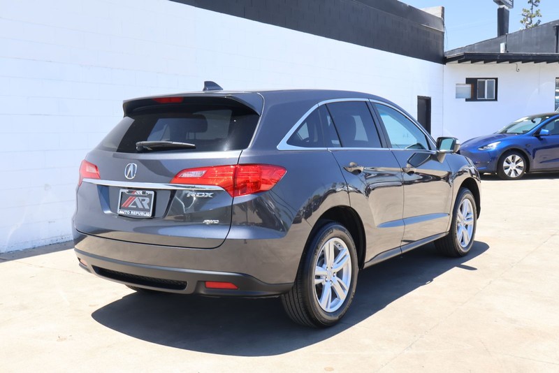 Acura RDX Vehicle Full-screen Gallery Image 05