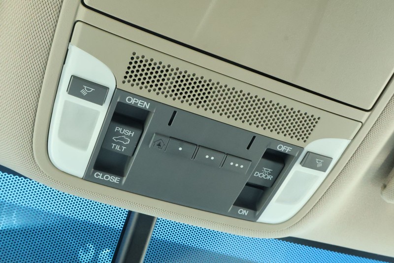 Acura RDX Vehicle Full-screen Gallery Image 18