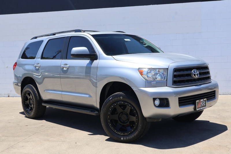 Toyota Sequoia Vehicle Full-screen Gallery Image 01
