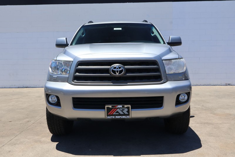 Toyota Sequoia Vehicle Full-screen Gallery Image 02