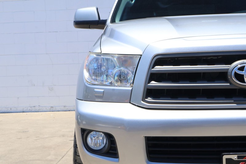 Toyota Sequoia Vehicle Full-screen Gallery Image 03