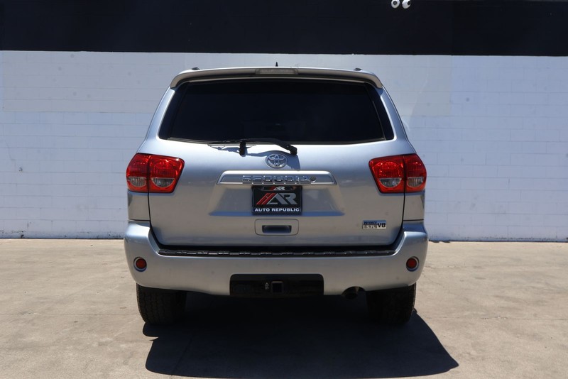 Toyota Sequoia Vehicle Full-screen Gallery Image 06