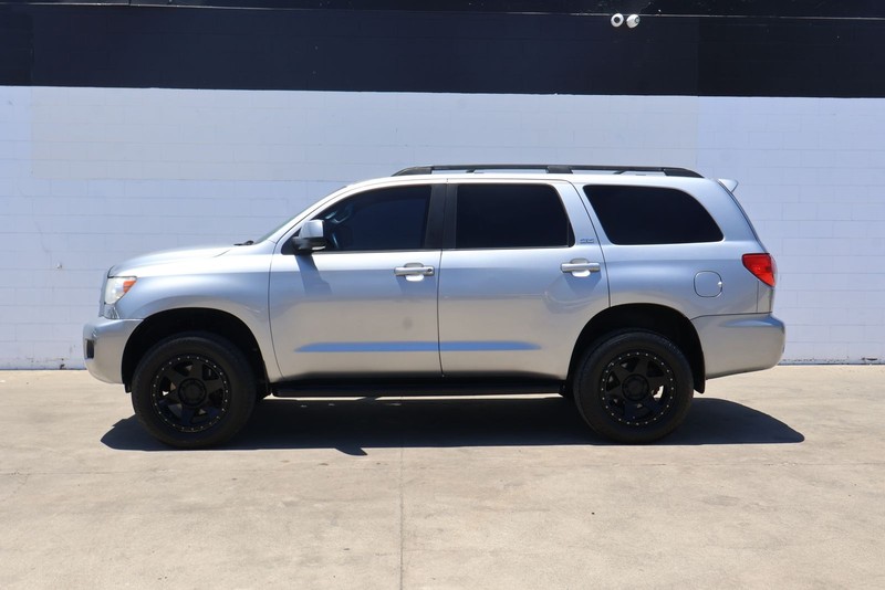 Toyota Sequoia Vehicle Full-screen Gallery Image 10