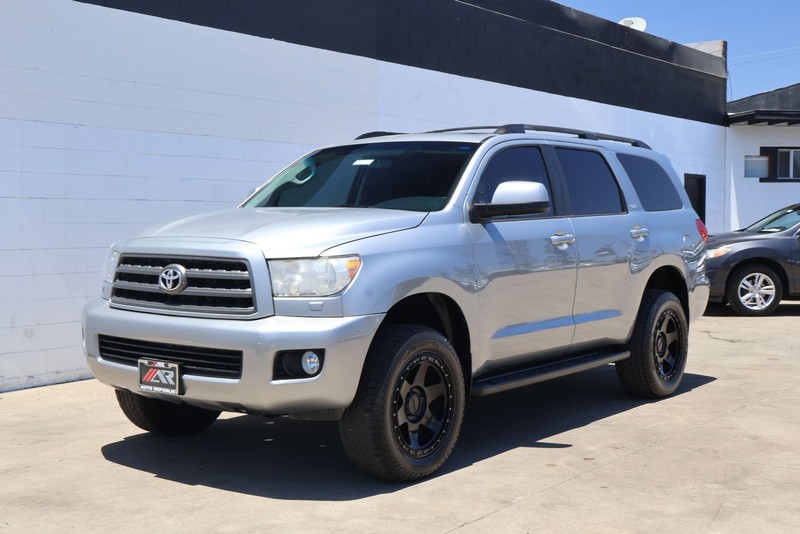 Toyota Sequoia Vehicle Full-screen Gallery Image 11