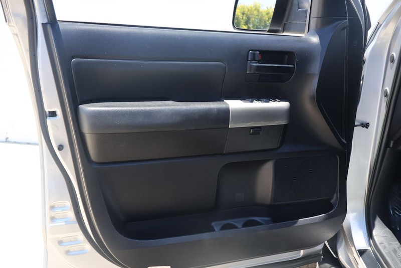 Toyota Sequoia Vehicle Full-screen Gallery Image 14