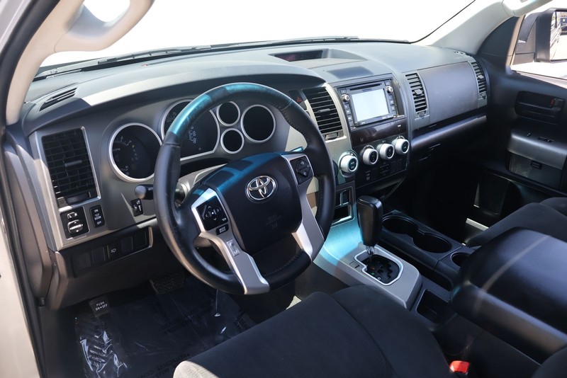 Toyota Sequoia Vehicle Full-screen Gallery Image 15