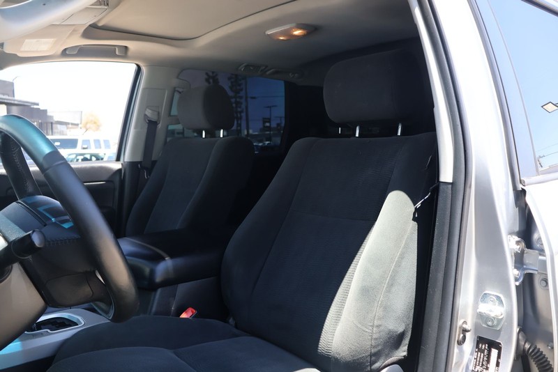 Toyota Sequoia Vehicle Full-screen Gallery Image 16