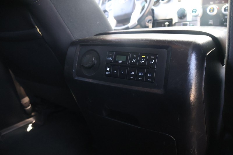 Toyota Sequoia Vehicle Full-screen Gallery Image 22