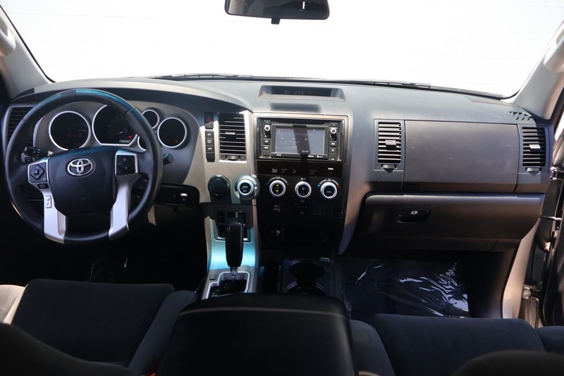 Toyota Sequoia Vehicle Full-screen Gallery Image 23