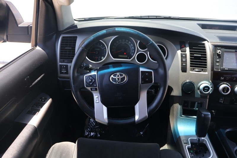 Toyota Sequoia Vehicle Full-screen Gallery Image 25