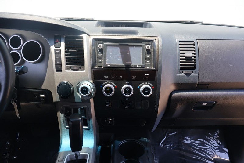 Toyota Sequoia Vehicle Full-screen Gallery Image 28