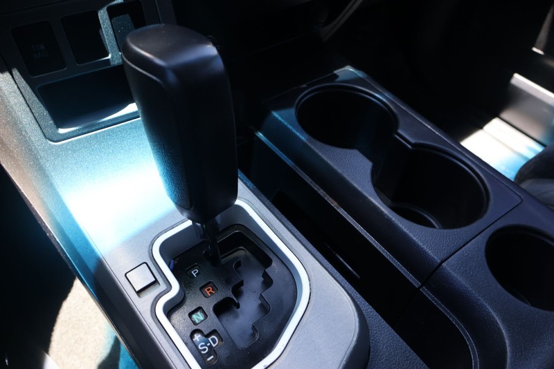 Toyota Sequoia Vehicle Full-screen Gallery Image 31