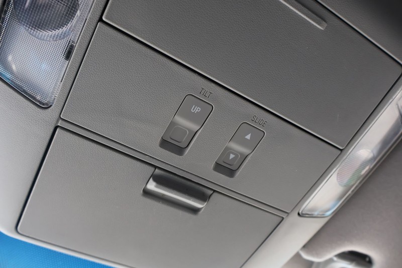 Toyota Sequoia Vehicle Full-screen Gallery Image 32