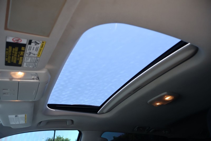 Toyota Sequoia Vehicle Full-screen Gallery Image 33