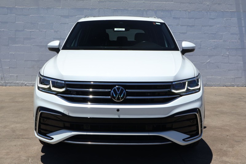 Volkswagen Tiguan Vehicle Full-screen Gallery Image 02