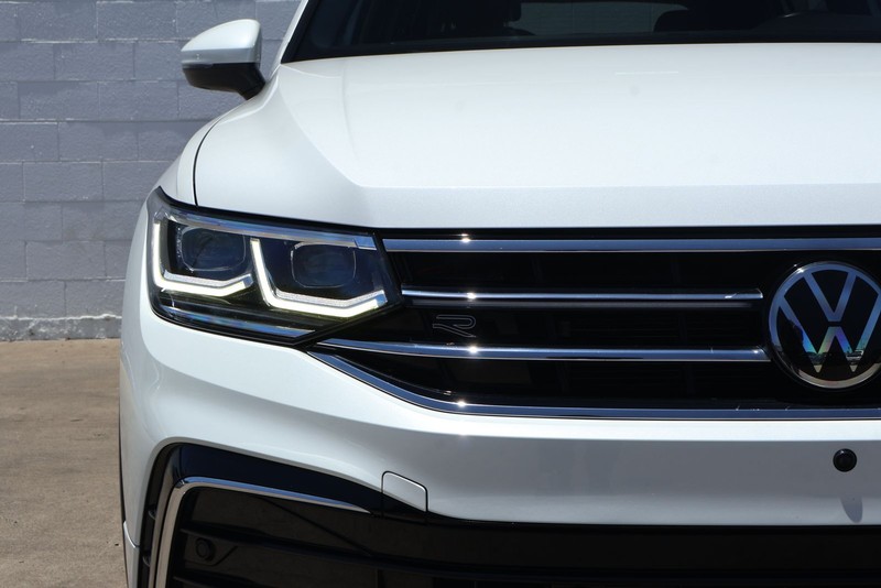 Volkswagen Tiguan Vehicle Full-screen Gallery Image 03