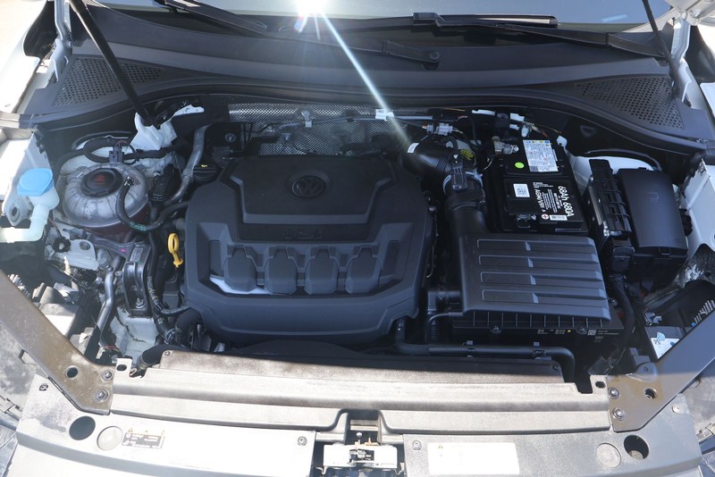 Volkswagen Tiguan Vehicle Full-screen Gallery Image 13
