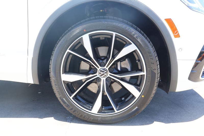 Volkswagen Tiguan Vehicle Full-screen Gallery Image 14