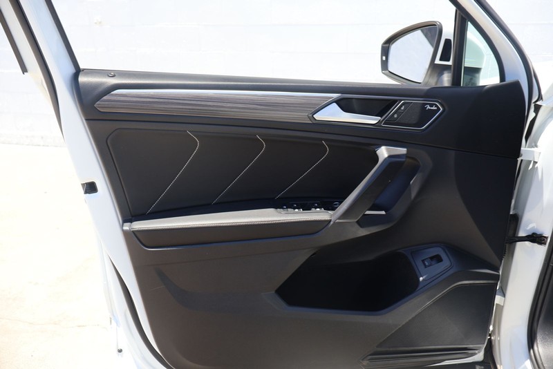 Volkswagen Tiguan Vehicle Full-screen Gallery Image 15