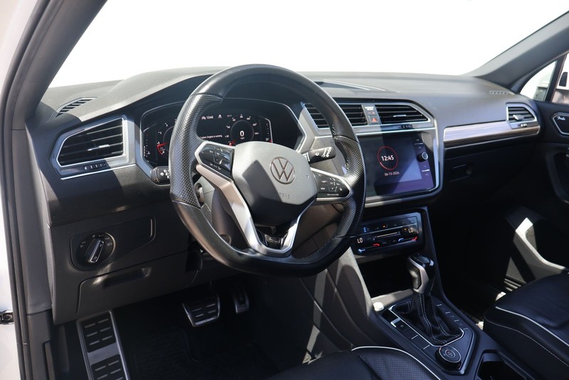 Volkswagen Tiguan Vehicle Full-screen Gallery Image 16