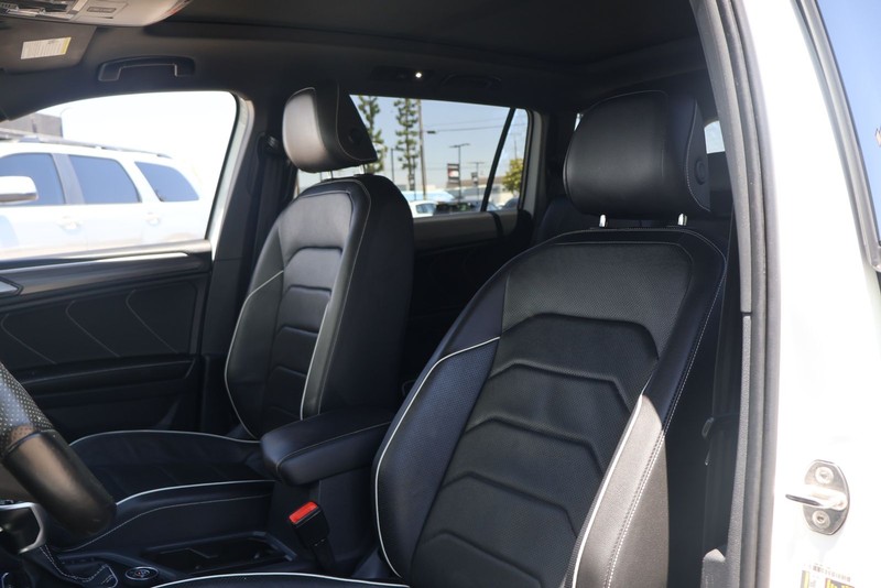 Volkswagen Tiguan Vehicle Full-screen Gallery Image 17