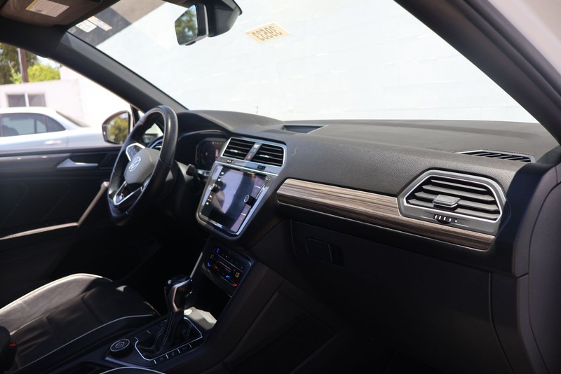Volkswagen Tiguan Vehicle Full-screen Gallery Image 19