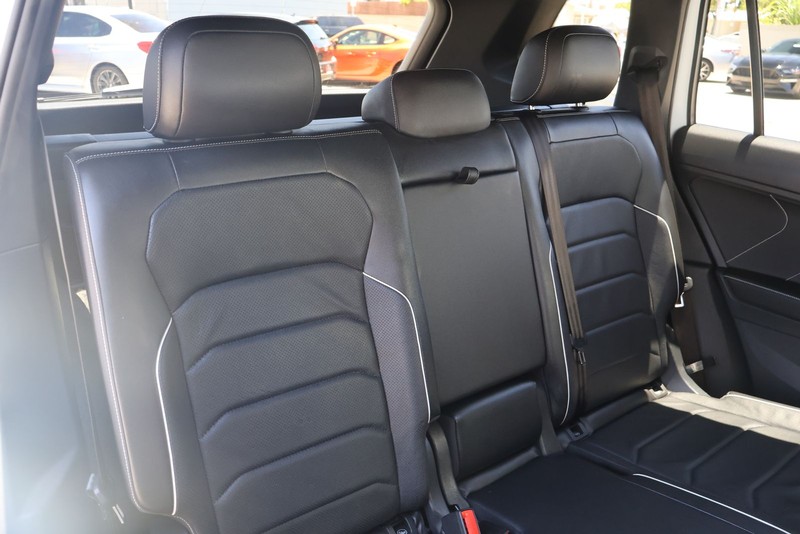 Volkswagen Tiguan Vehicle Full-screen Gallery Image 21