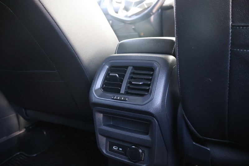 Volkswagen Tiguan Vehicle Full-screen Gallery Image 22