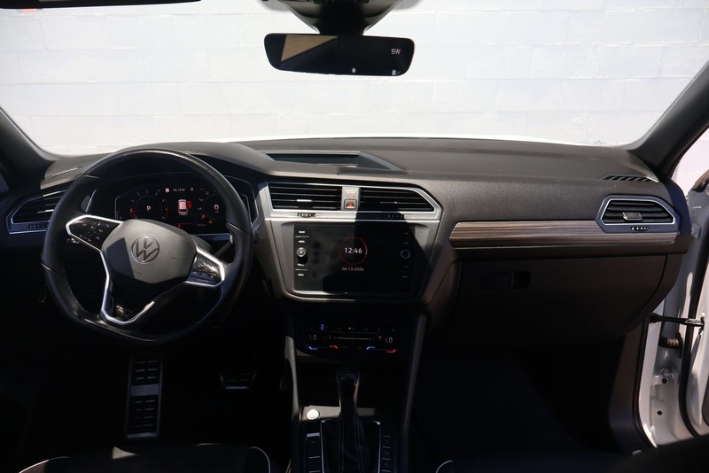 Volkswagen Tiguan Vehicle Full-screen Gallery Image 23