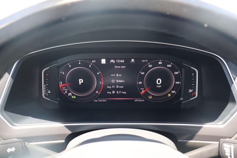 Volkswagen Tiguan Vehicle Full-screen Gallery Image 24