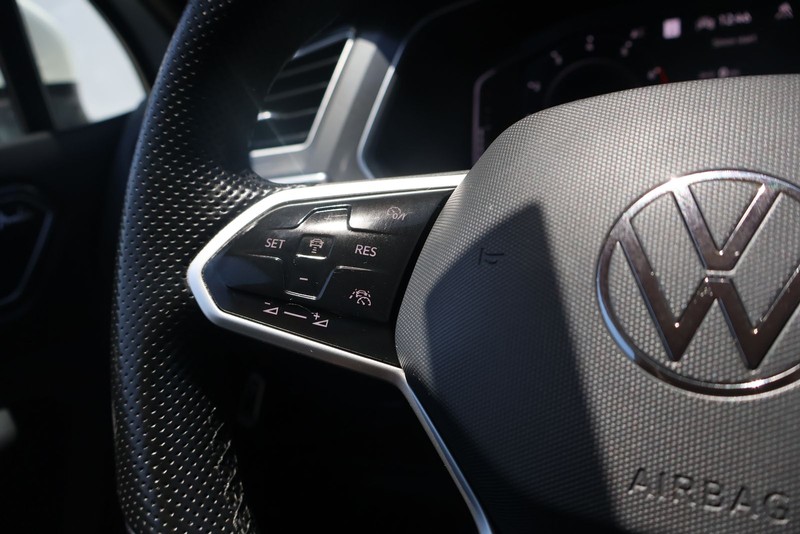 Volkswagen Tiguan Vehicle Full-screen Gallery Image 26